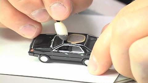 Model Railroader video: How to weather models with makeup sponges