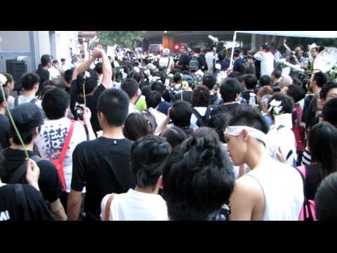 2012年6月10日悼念李旺陽--警方封鎖中聯辦正門 （02）