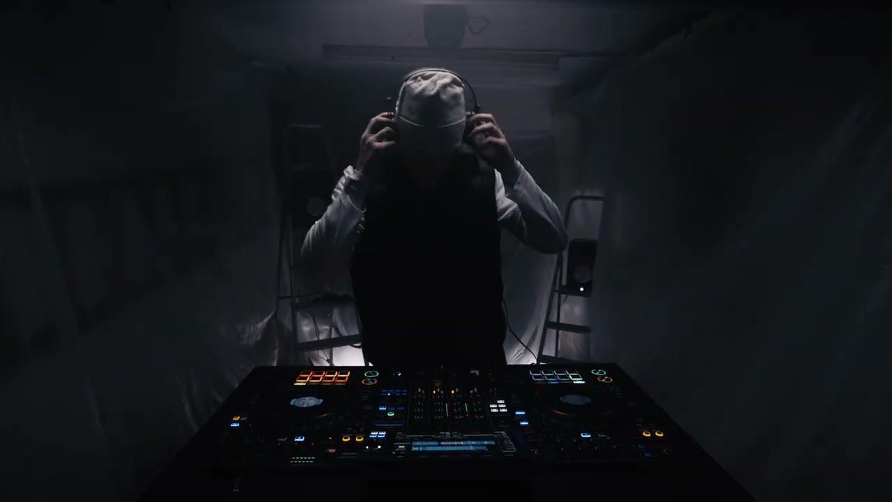 HARDGROOVE TECHNO SET IN A GARAGE  X KLEINER C