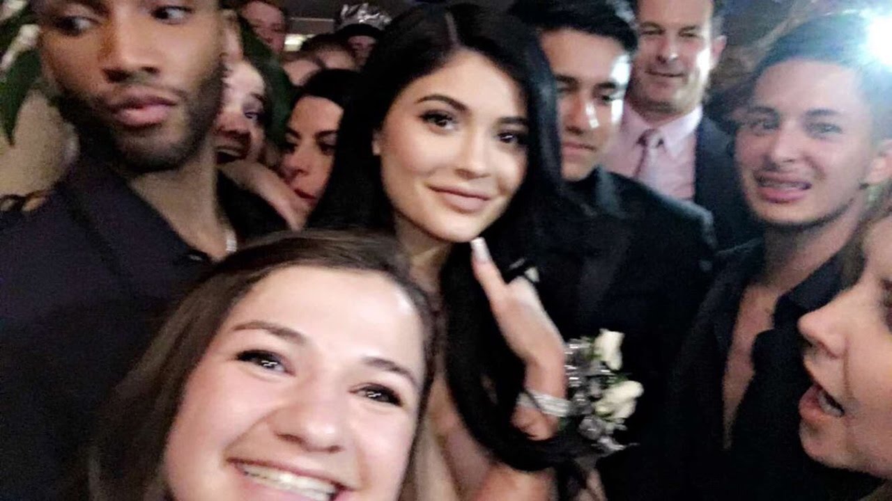 Kylie Jenner CRASHES High School Fan's Prom with BFF Jordyn Woods ...