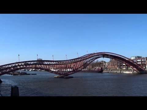 De rode bruggen Spoorwegbassin Oostelijk Havengebied Amsterdam