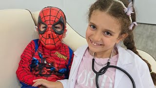 Poyraz Eli̇f Evde Doktor Ve Örümcek Adam Oldu