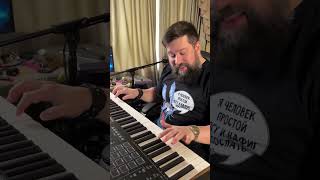 Video thumbnail of "Пусть бегут неуклюже (Песенка крокодила Гены) на пианино"