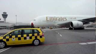 Erster A380 im Liniendienst am Flughafen München / EMIRATES- CLOSE TAXI - Munich Airport / DUBAI