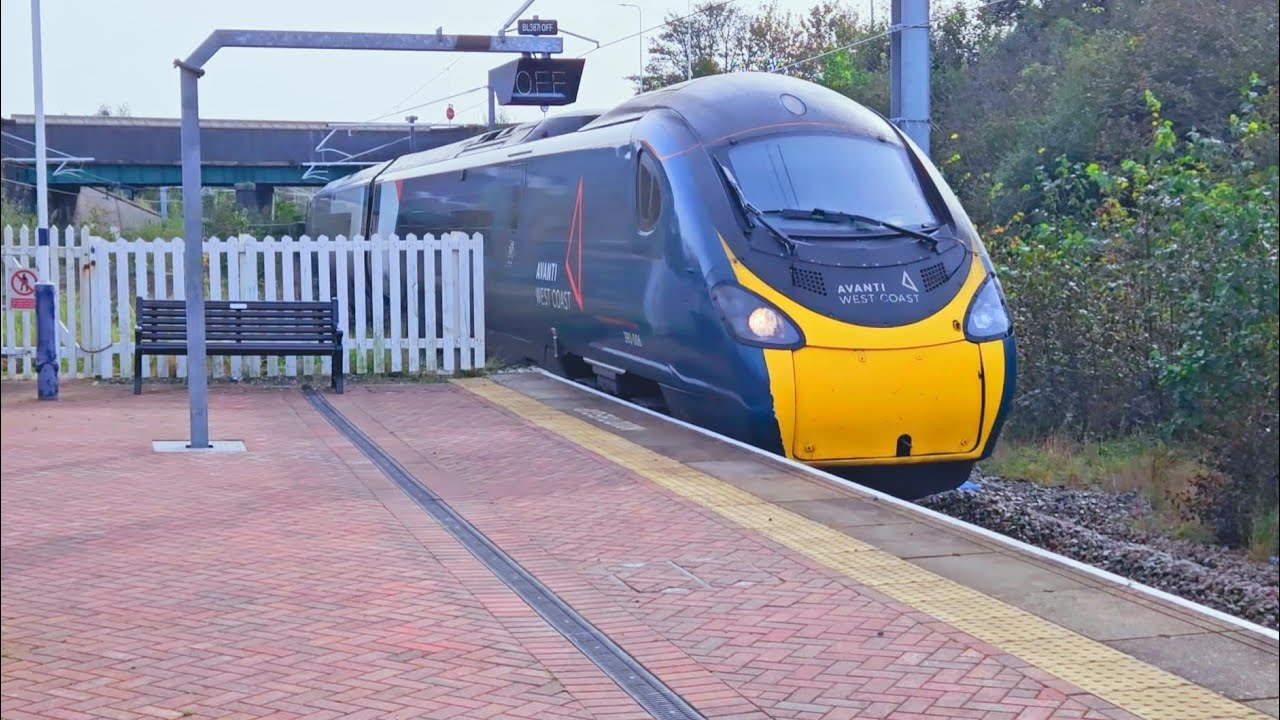 Northern 331's 319's 195's & Avanti 390006 Poulton-Le-Fylde Tuesday ...