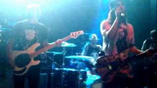 Pierce The Veil - Hold On Till May LIVE (Madrid // 11-18-2013)