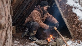 BUSHCRAFT DAY TRIP WITH DOG : Cast Iron Pan Over Camp Fire, Raw Bacon Cut, Bread On Stick Over Fire.