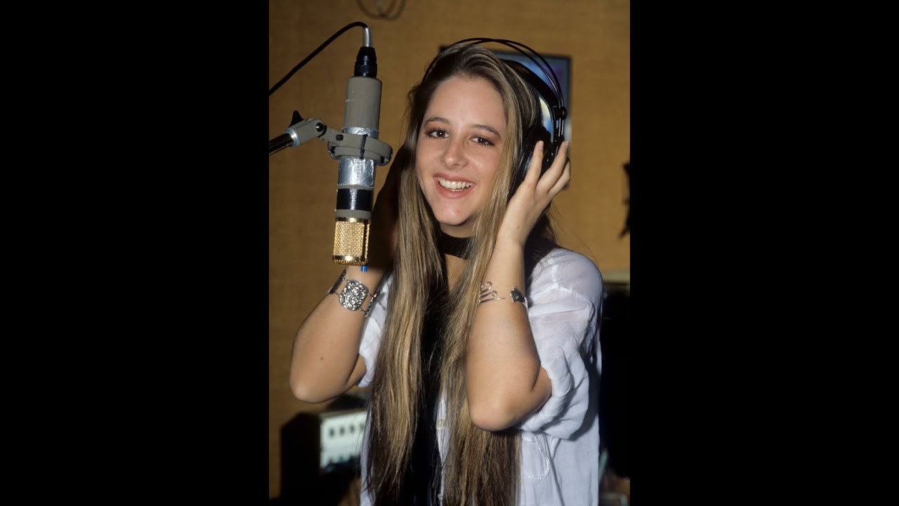 🎵 Keely Hawkes - Another World (AI EDIT) 🎵