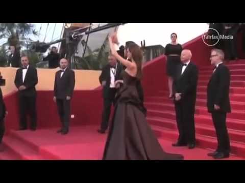Angelina Jolie and Brad Pitt announce they are married - YouTube