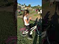 “Entre uma pedalada e outra, pensamentos leves #shorts #parque #bicicleta #vidadecrianca #momentos