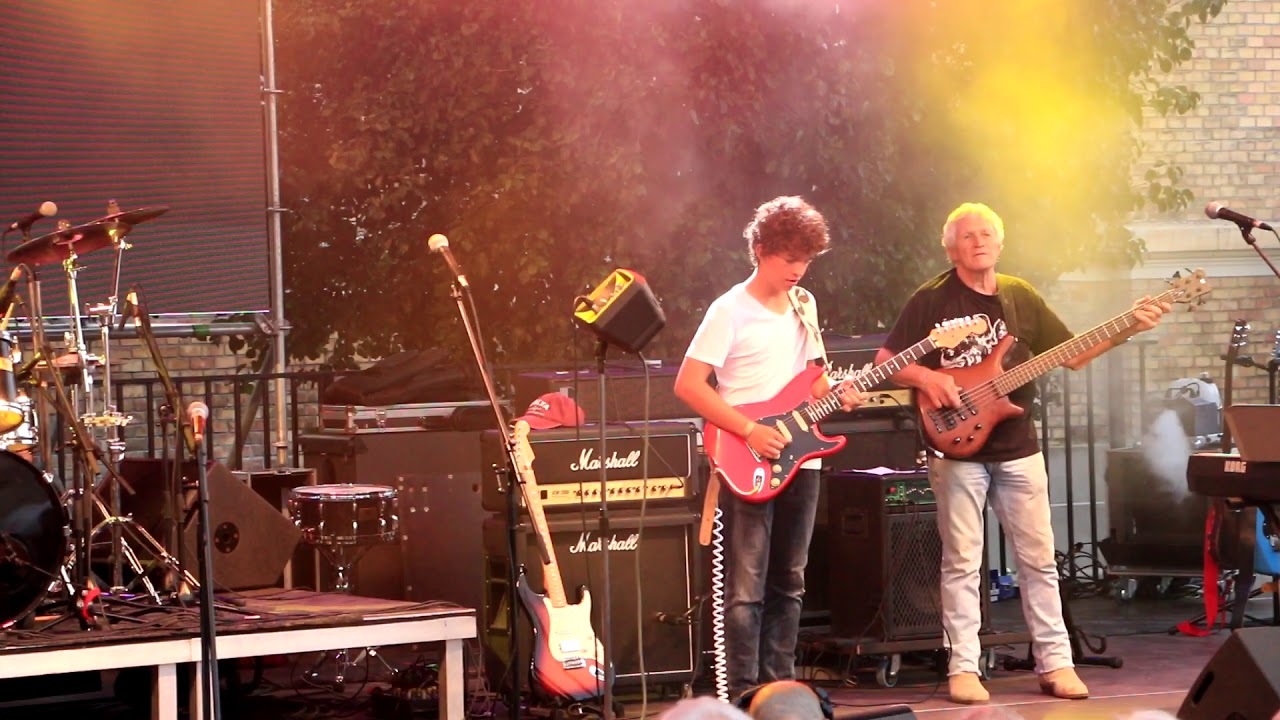 MINI - Kell a barátság ("50 év Rock" koncert a Várkert Bazár Öntőház udvarán)