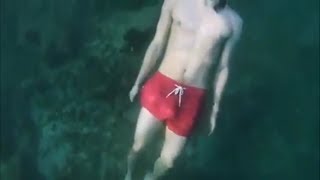 La Luna Sangre 39 S Tony Labrusca Swimming Underwater La Luna Sangre 39 S Tony Labrusca Swimming Underwater