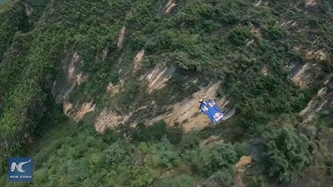 Top wingsuiters fly into China for extreme sports spectacle