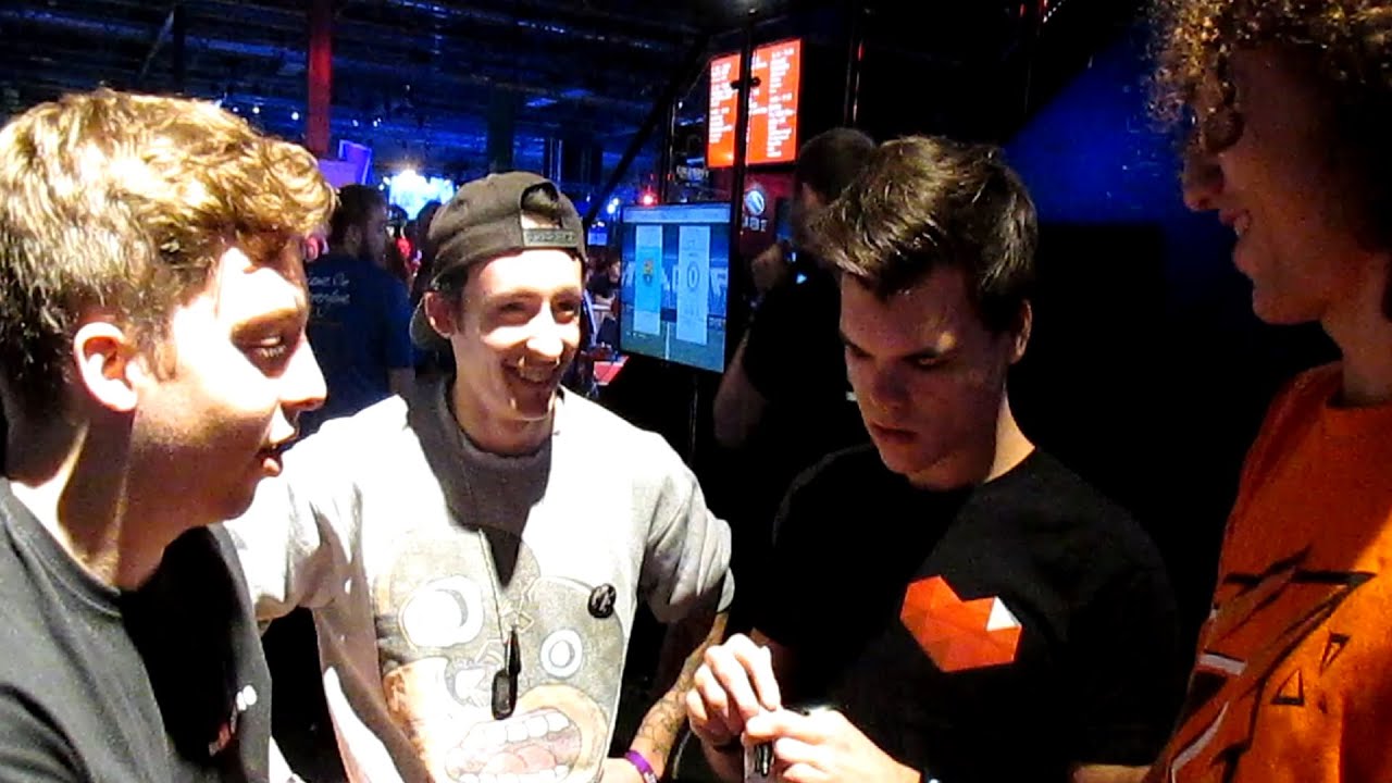 EGX 2015 - Day 3 - @Kwebbelkop / @jellebay / @Slogomanify / @MessYourself Signed Controller & MORE