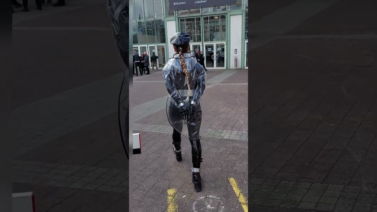 Subbi goes shackled to the Obscene / auch am 2. Tag gefesselt an die Messe - Karlsruhe