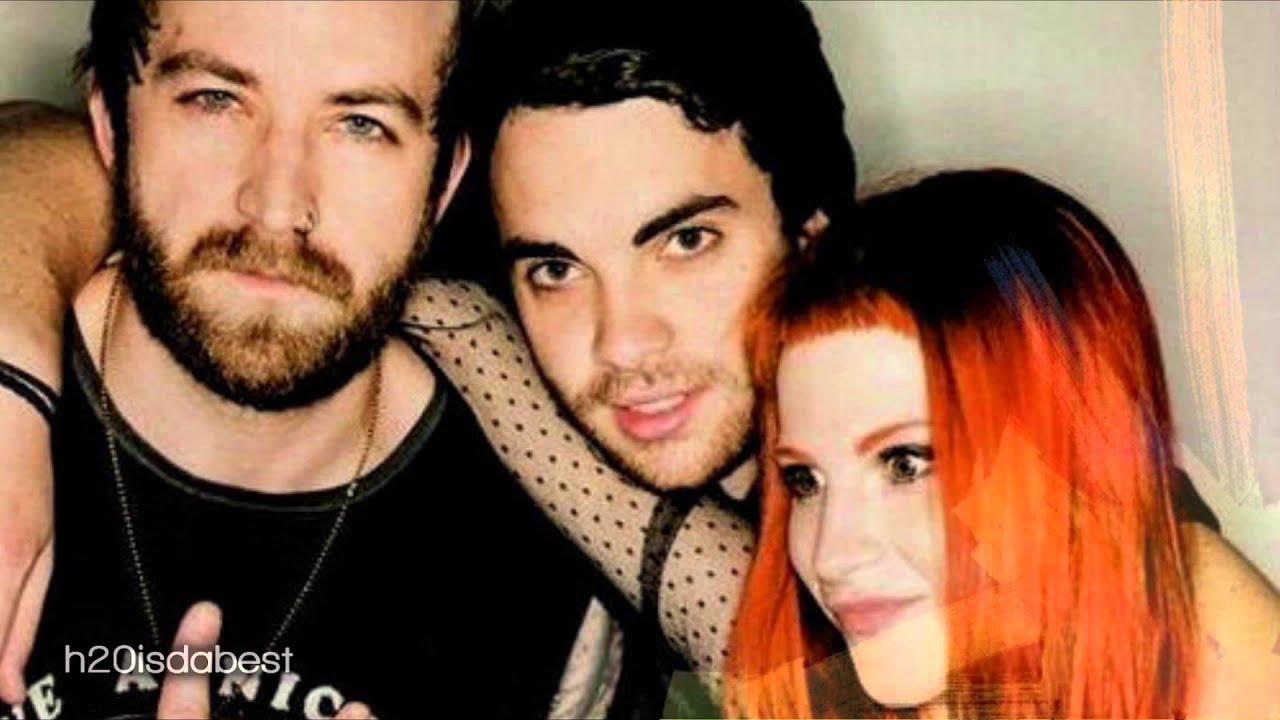 Paramore||Ain't It Fun||Lyrics - YouTube