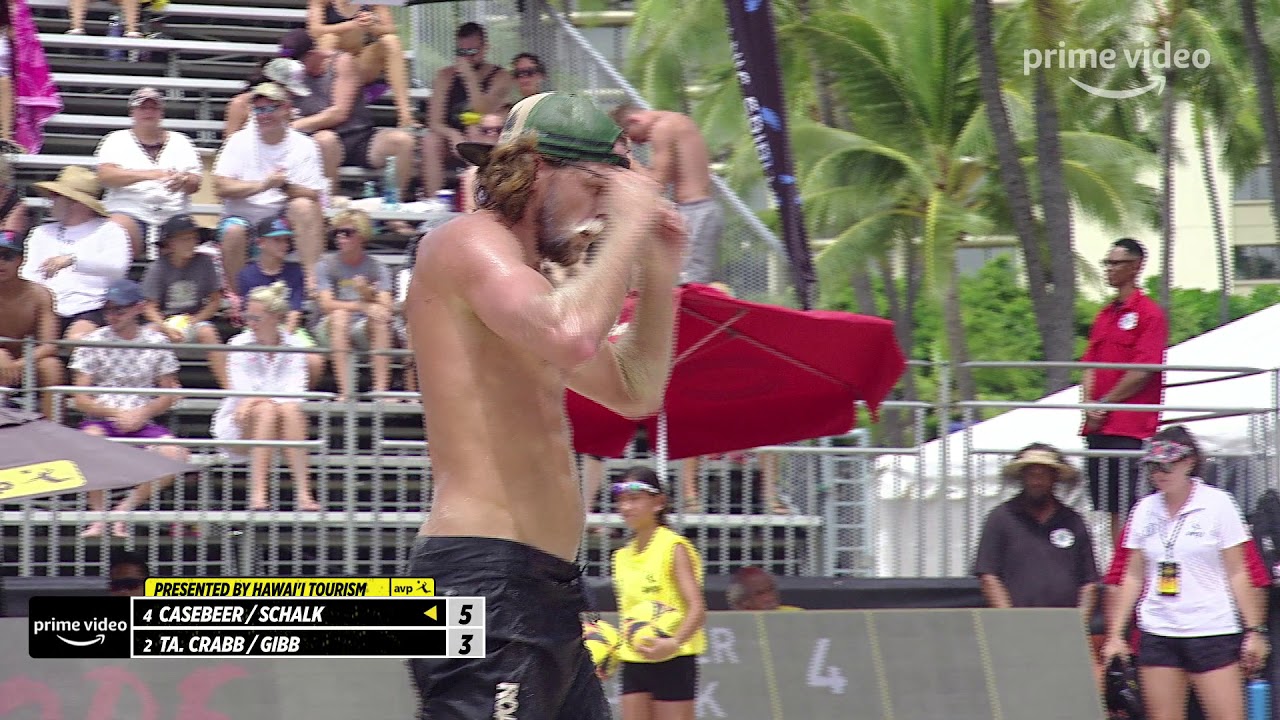 Scrappy Volleyball Rally between Gibb & Crabb vs. Casebeer & Schalk | 2019 AVP Hawai'i Open