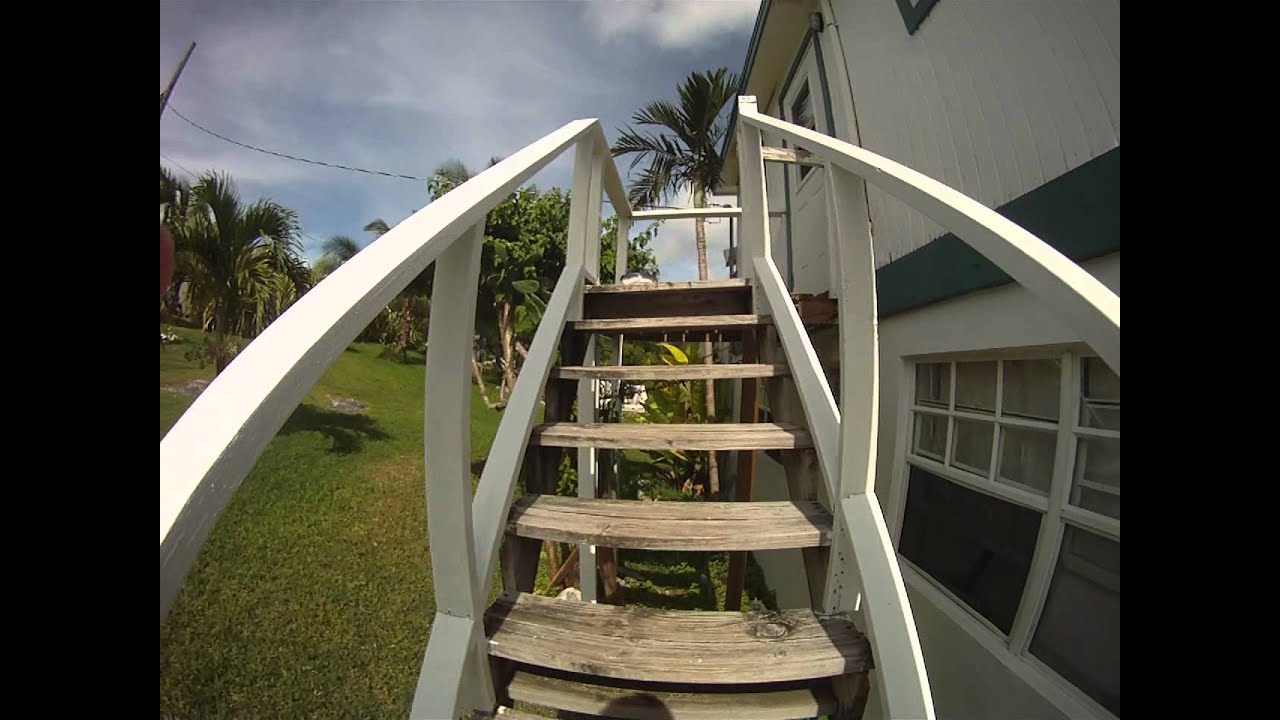 Surfer's Haven apt. room