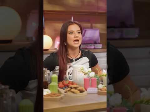 КАТЯ АДУШКИНА ХОДИТ