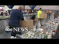 Food banks see record turnout on Thanksgiving amid growing food insecurity