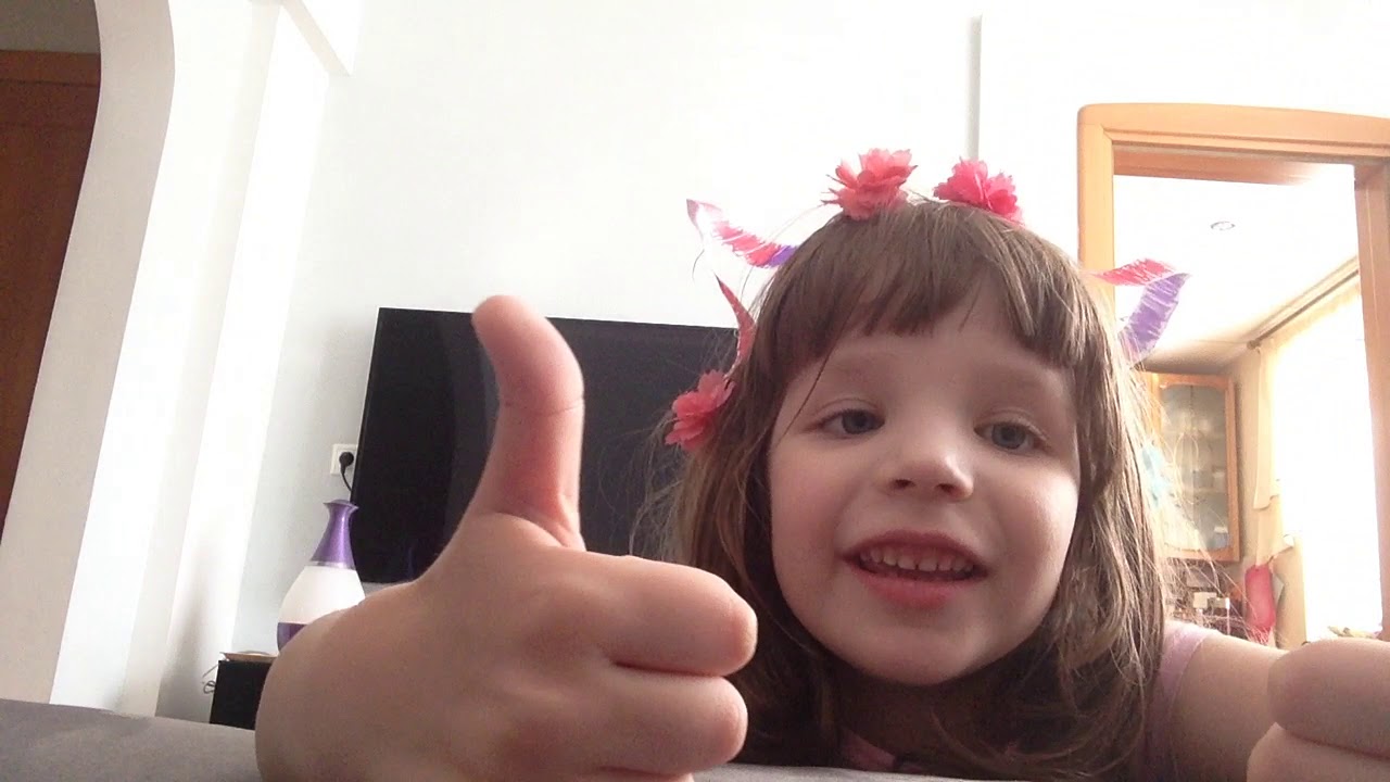 Маша поет песню для Миши - YouTube