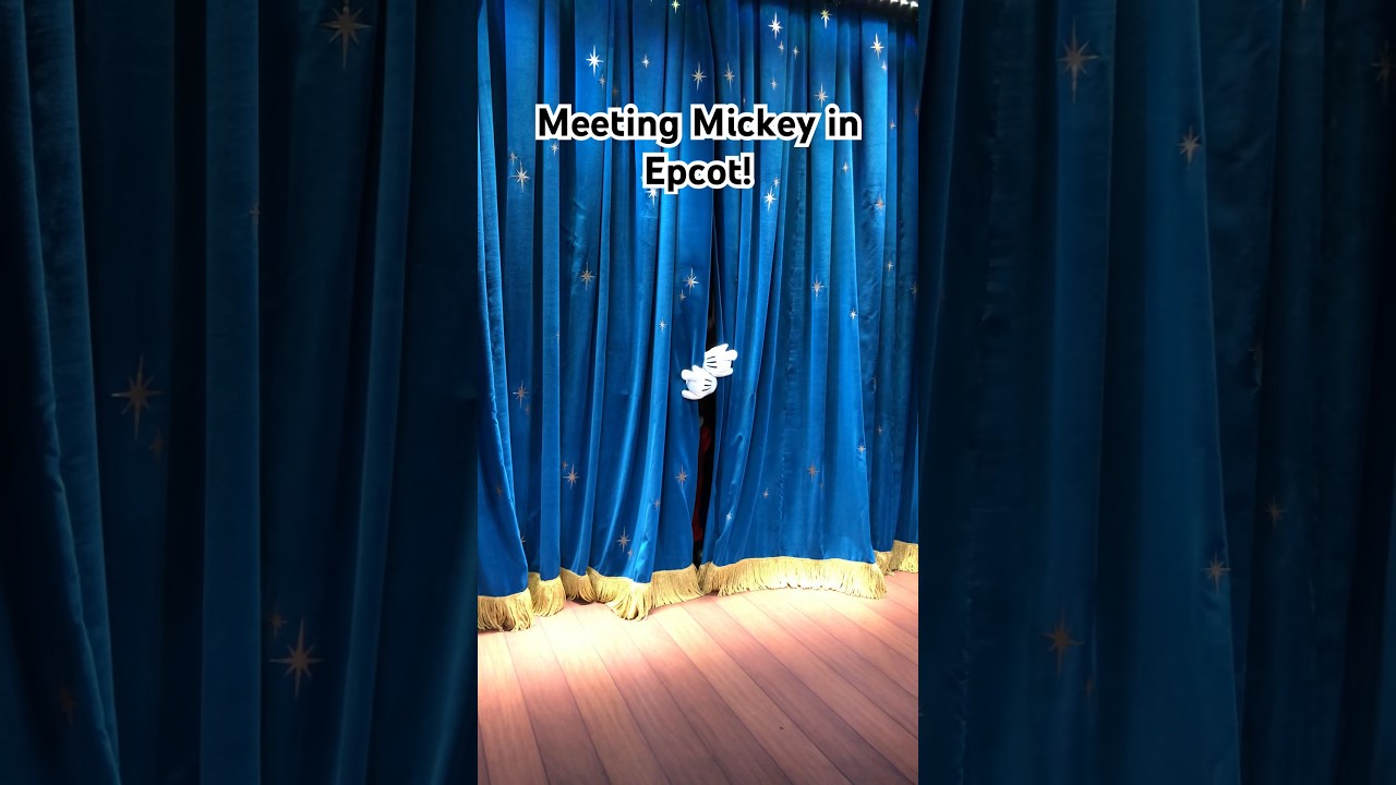 Mickey meet and greet in Epcot ❤️! 