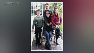 Kate Middleton apologizes for 'editing' family photo