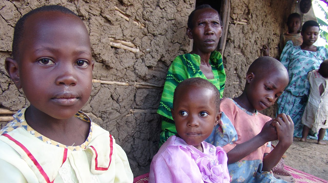 Aids in Afrika, Rakai, Uganda: Grossmutter Gorrete muss ...