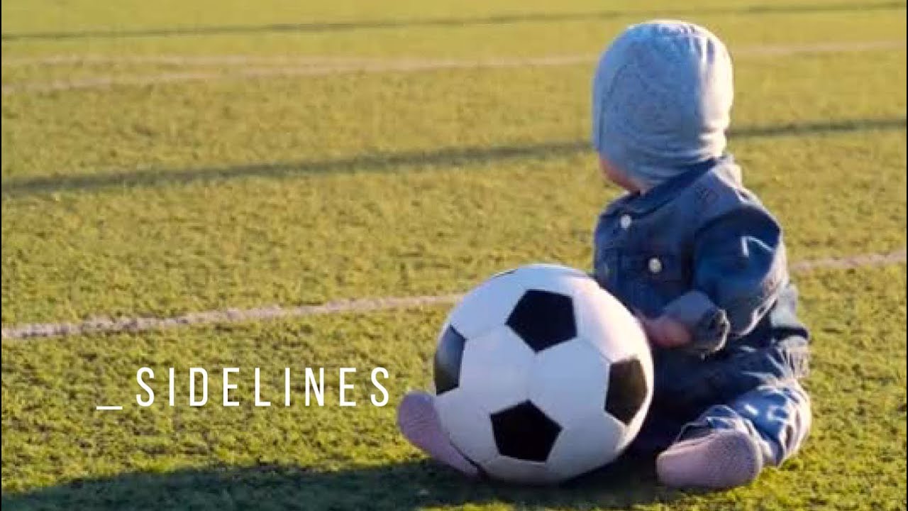 Мальчик мяч футбол. Детский футбол. Ребенок с футбольным мячом. Мальчик с футбольным мячом. Футбольное поле для детей.