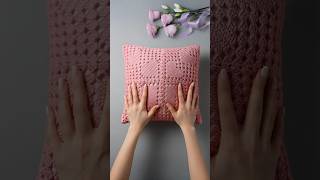 Cojín para decorar tu sala diseño corazones 🩷🌿 #crochet #knitting #crocheting