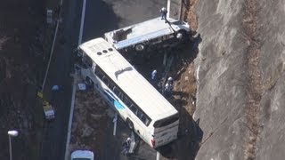 バスとトラック衝突 中央道、９人けが