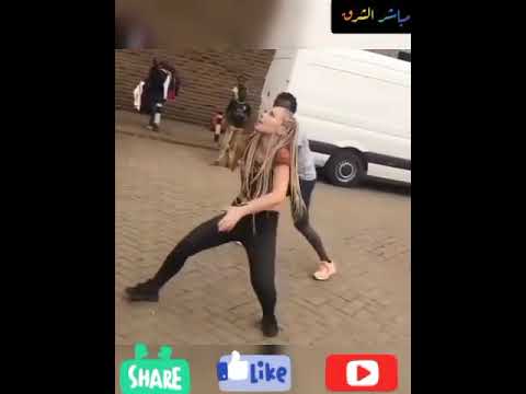 اجنبيه ترقص مع افريقيا على اغنيه هلا والله الرخيصه كلبه الجنيه المصريه