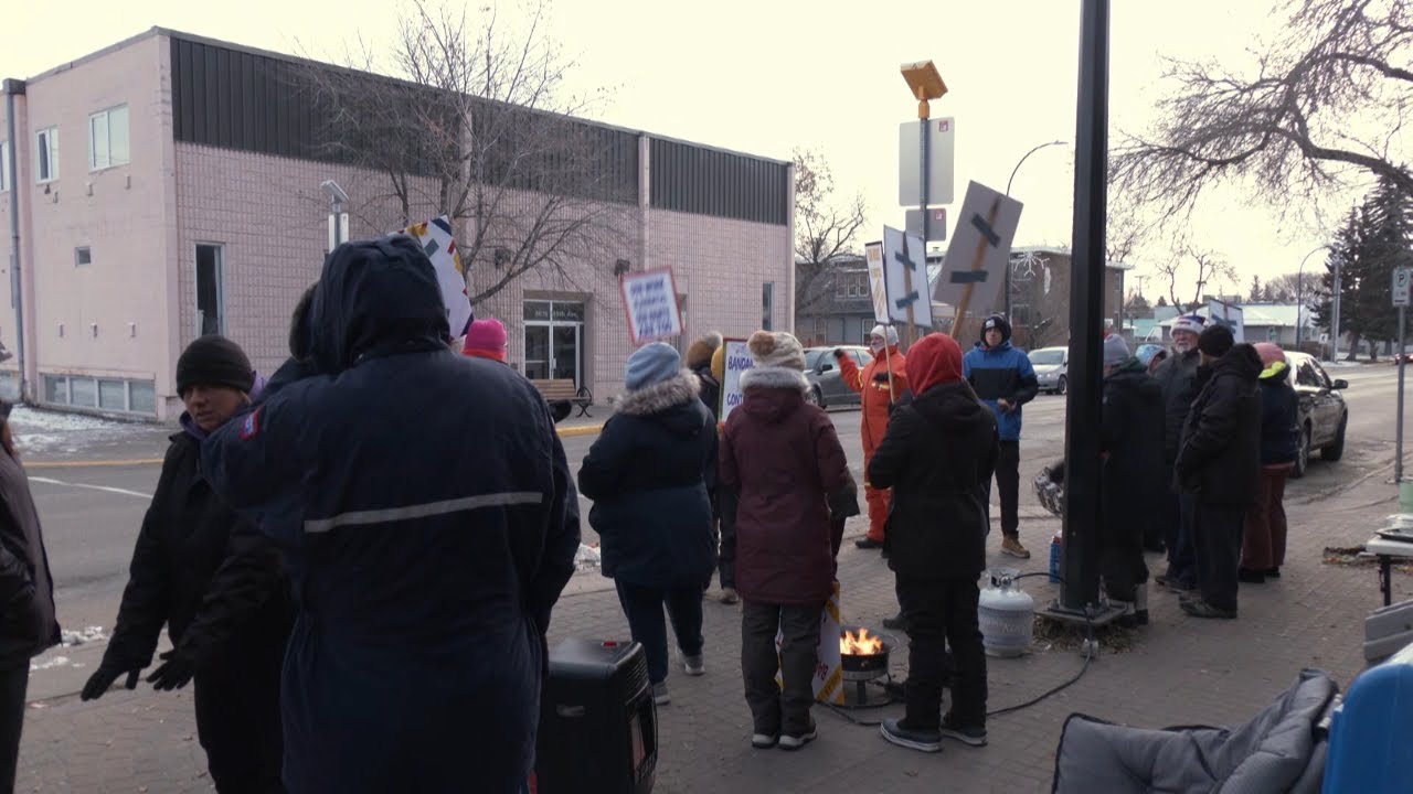 local-reaction-from-canada-post-employees-on-the-pocket-lines-as