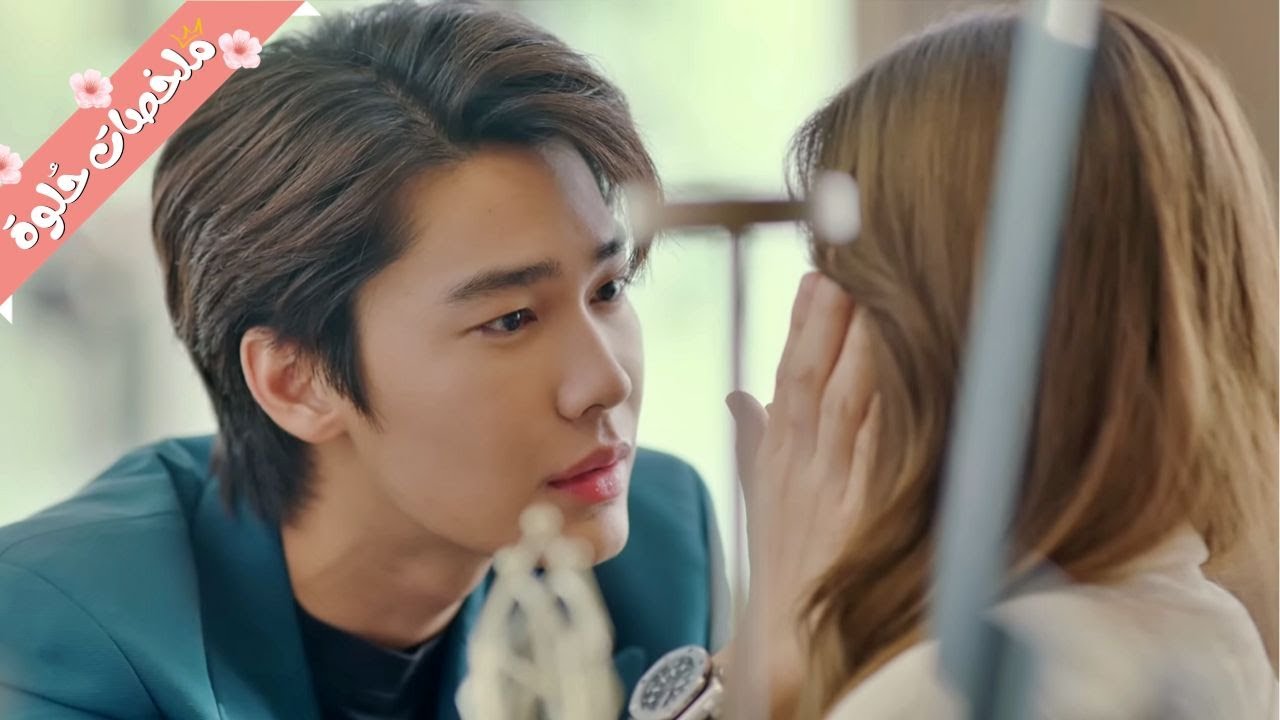 شاب وسيم بس عنده عمي الوجوه بيقع في حب سكرتيرته القصيرة والسبب الهوت الشوكليت بتاعها ملخص مسلسل