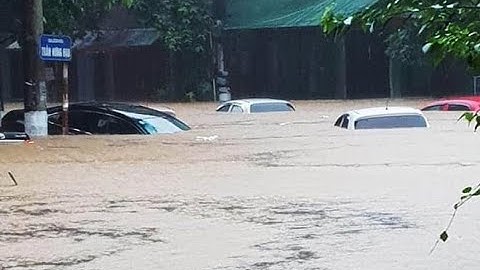 Lũ lớn đổ về Hà Giang, ô tô ngập lút trong biển nước, 2 mẹ con "không qua khỏi"