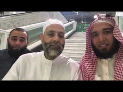 حسن صالح يرتل من سورة الروم علي سلالم الحرم بجوار الكعبة الله الذي خلقكم ثم رزقكم ثم يميتكم