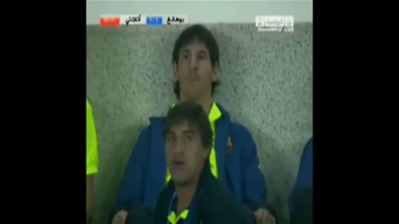 Bojan da una colleja a Pique