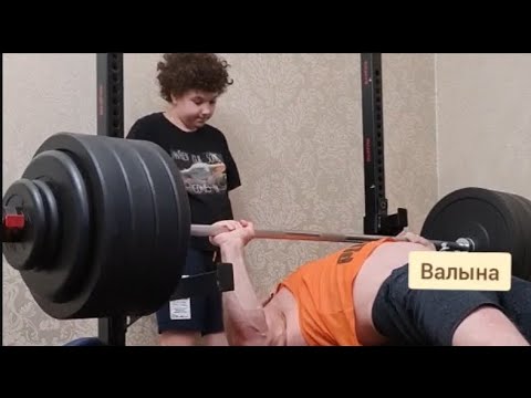 Придавило штангой