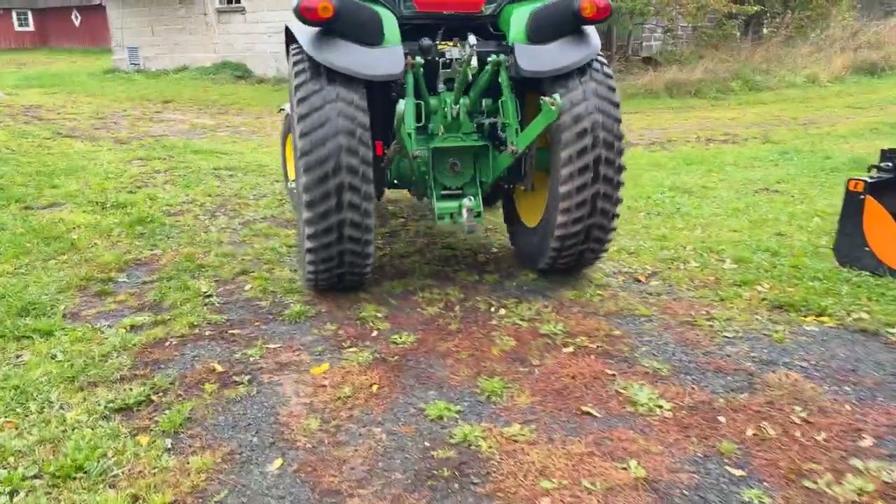 Traktor JOHN DEERE 4066R - Lastare & Redskap