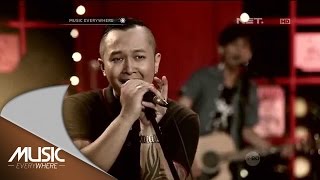 Piyu and Friends Feat The Frontmen - Sobat (Live at Music Everywhere) * chords