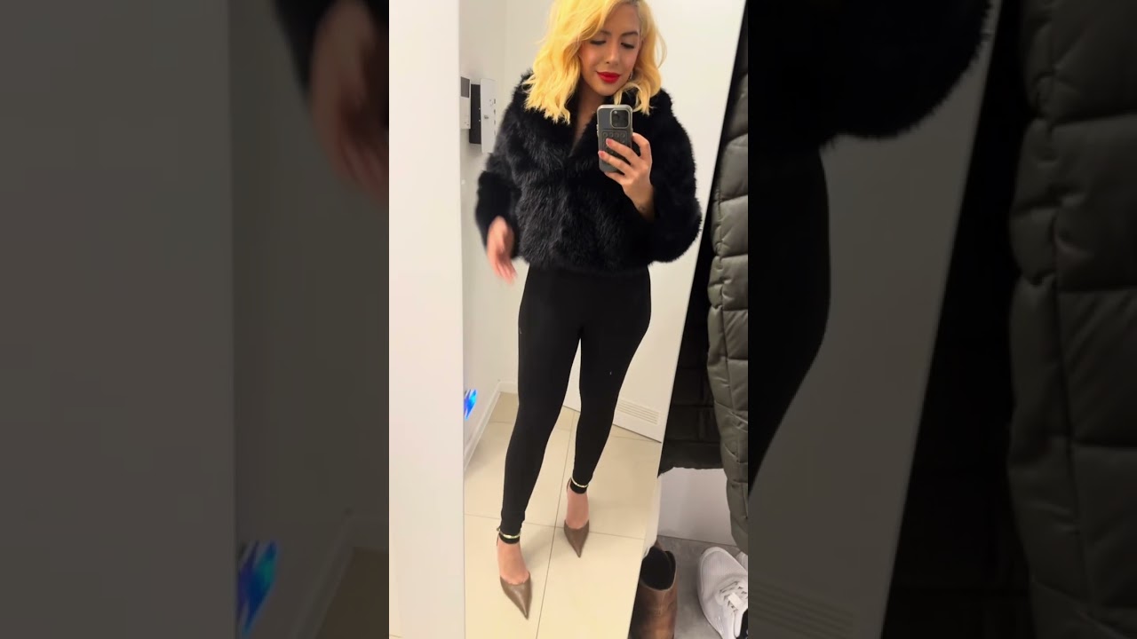 Arrumando o cabelo com fonte de calor, após ter sido danificado por uma descoloração. 🌸