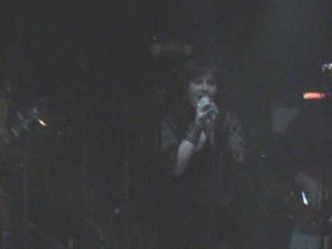 Words y Searching for angels por Secret Signs en la sala Excalibur