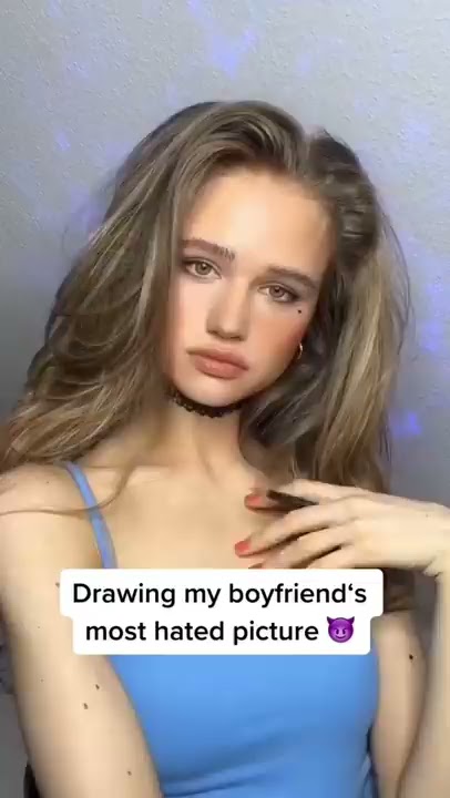 my boyfriend reacted to the drawing i made of him😳.. he’s a DIVA lol | JULIA GISELLA