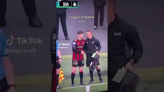 Bohs players shakes hands with 4th official 😆