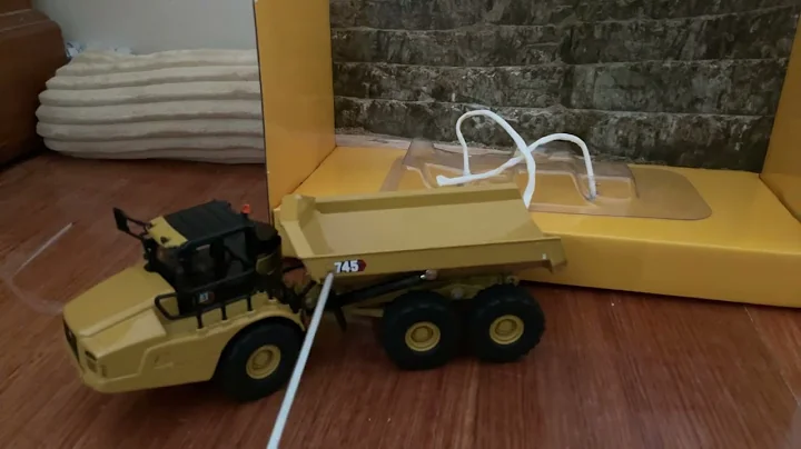 Unboxing and reviewing the Diecast masters cat 1:64 scale 745 articulated truck