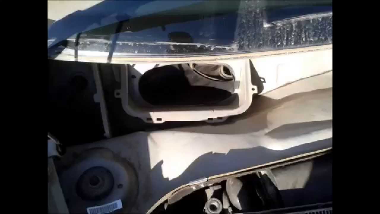 Citroen C3: Limpieza de caja de aguas