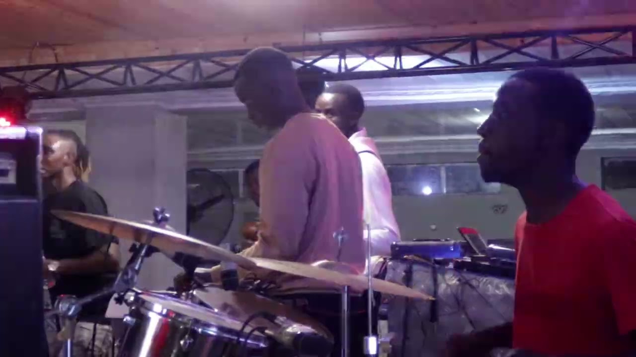 Dr. Chivhuno's performance at Pub 106 Tanganda - drummer man @zejo