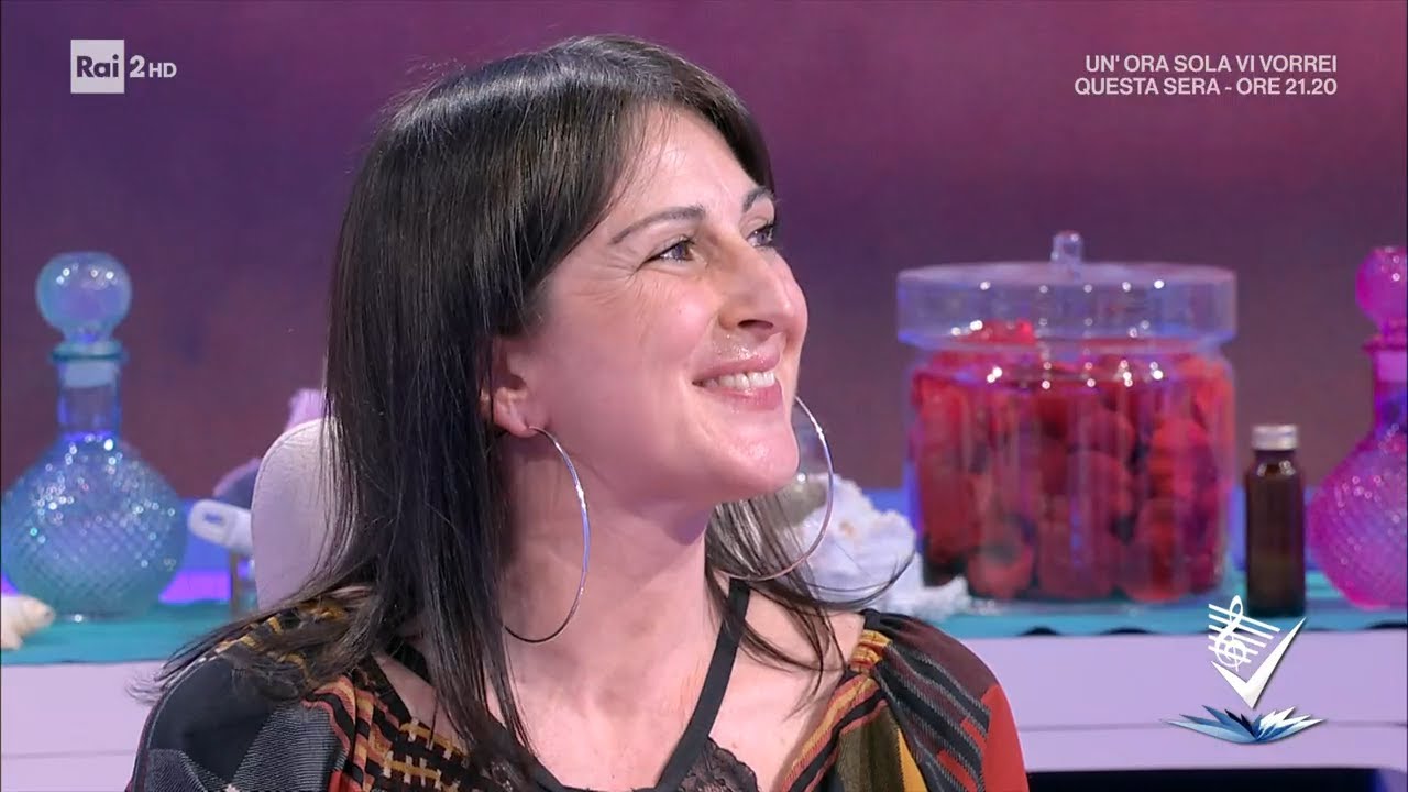 Anadela Serra Visconti - Speciale labbra - Detto Fatto 08/02/2022