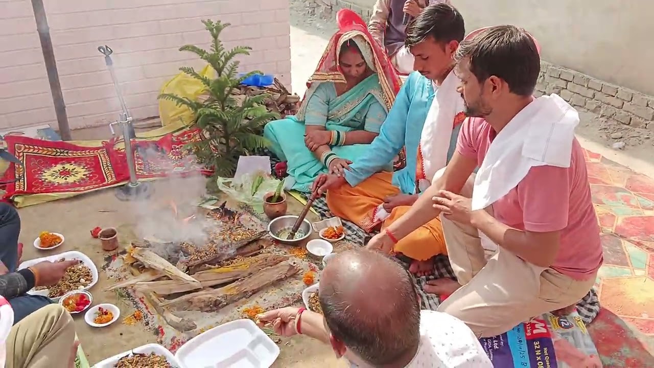 दोस्तों हमारे यहां गृह प्रवेश का हवन हो रहा है आप लोगों के यहां कैसा होता है हमें कमेंट में जरूर 