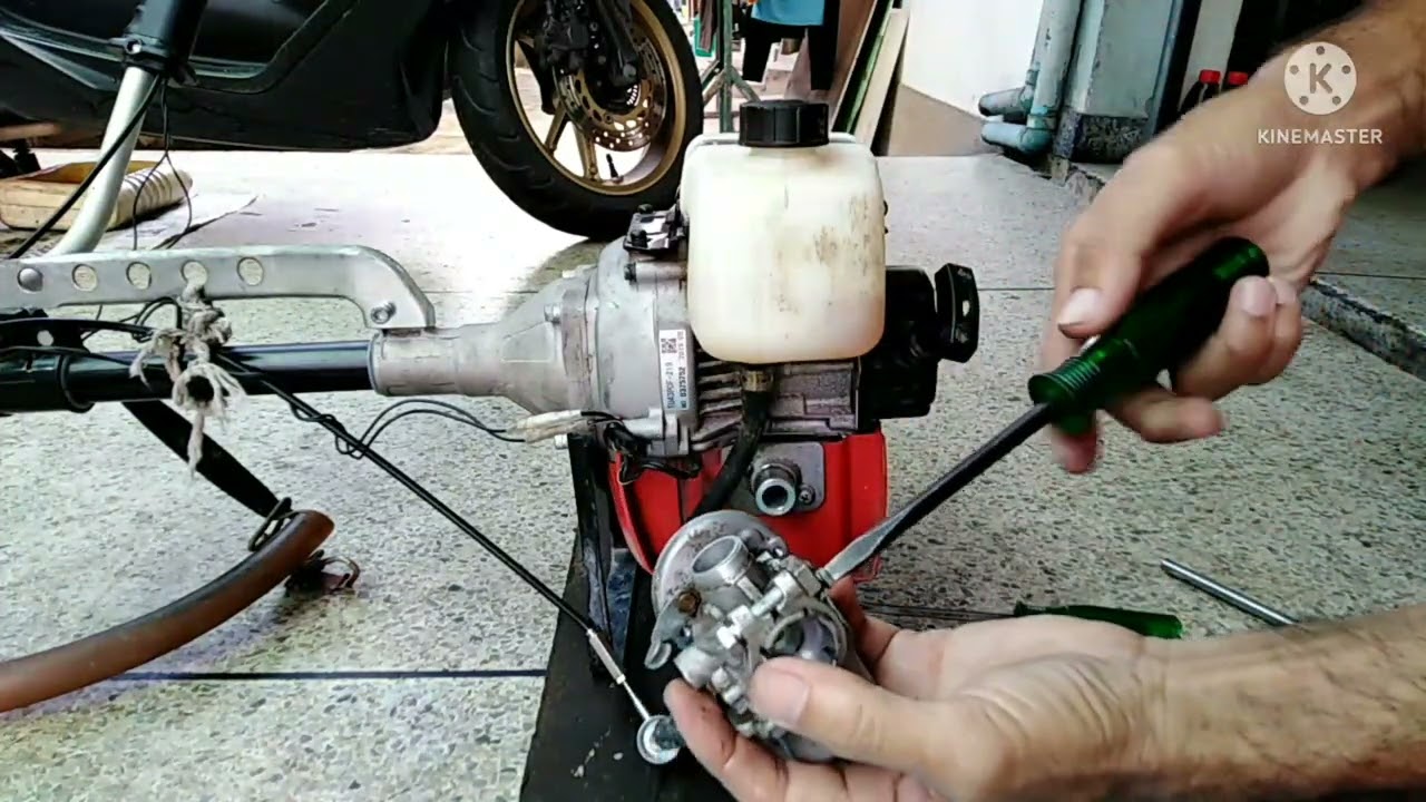เครื่องตัดหญ้า​ MITSUBISHI​ TU-43​ สตาร์ทไม่ติด​ ลองถอดคาบูเรเตอร์มาล้างทำความสะอาดกันก่อน